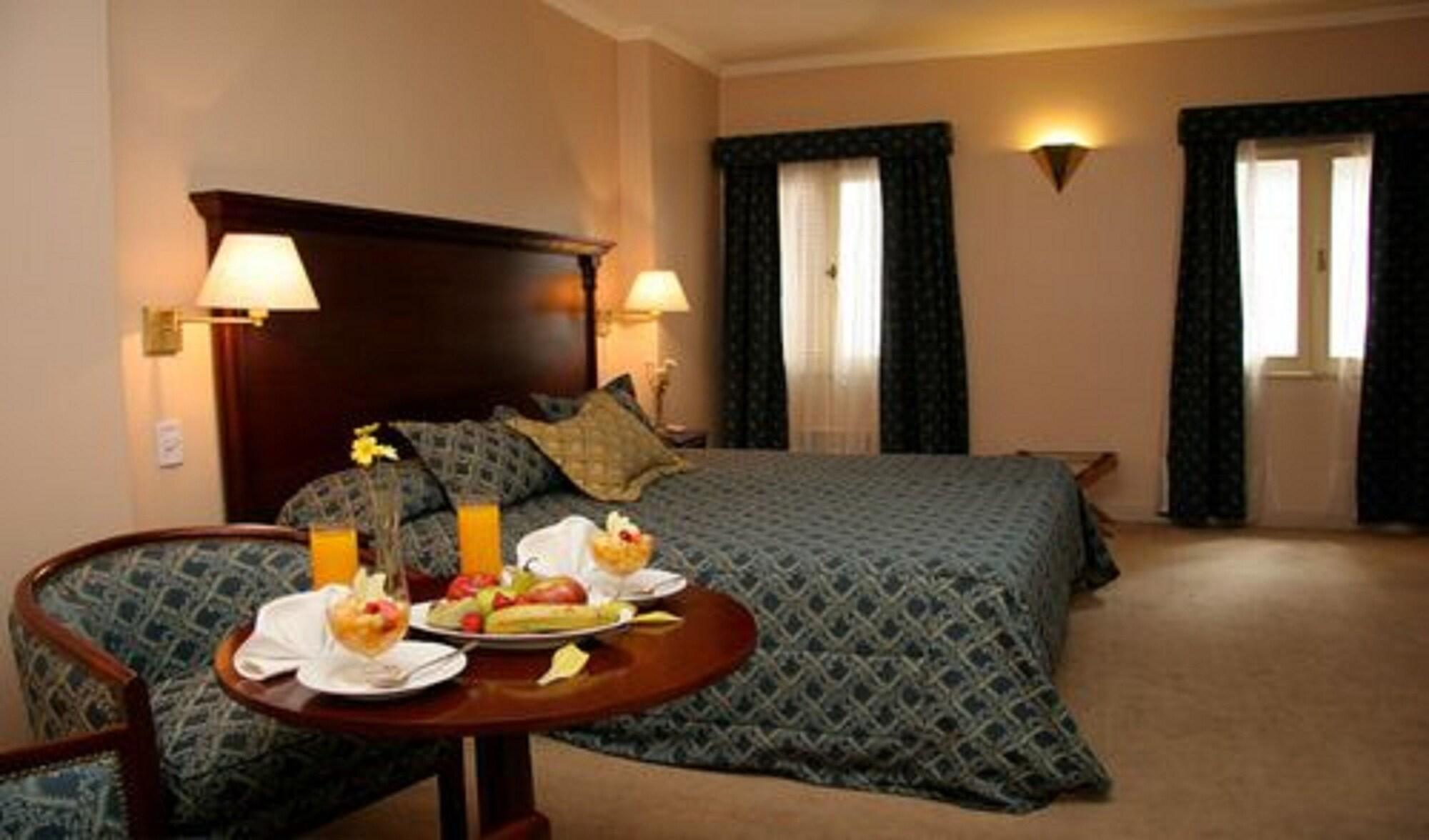 Provincial Plaza Hotel Salta Esterno foto